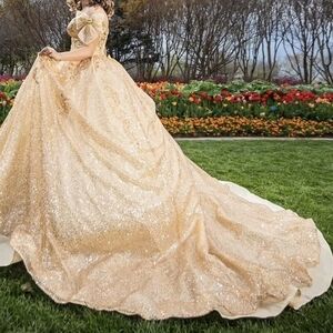 Dancing Queen Red and Cream Label Detail